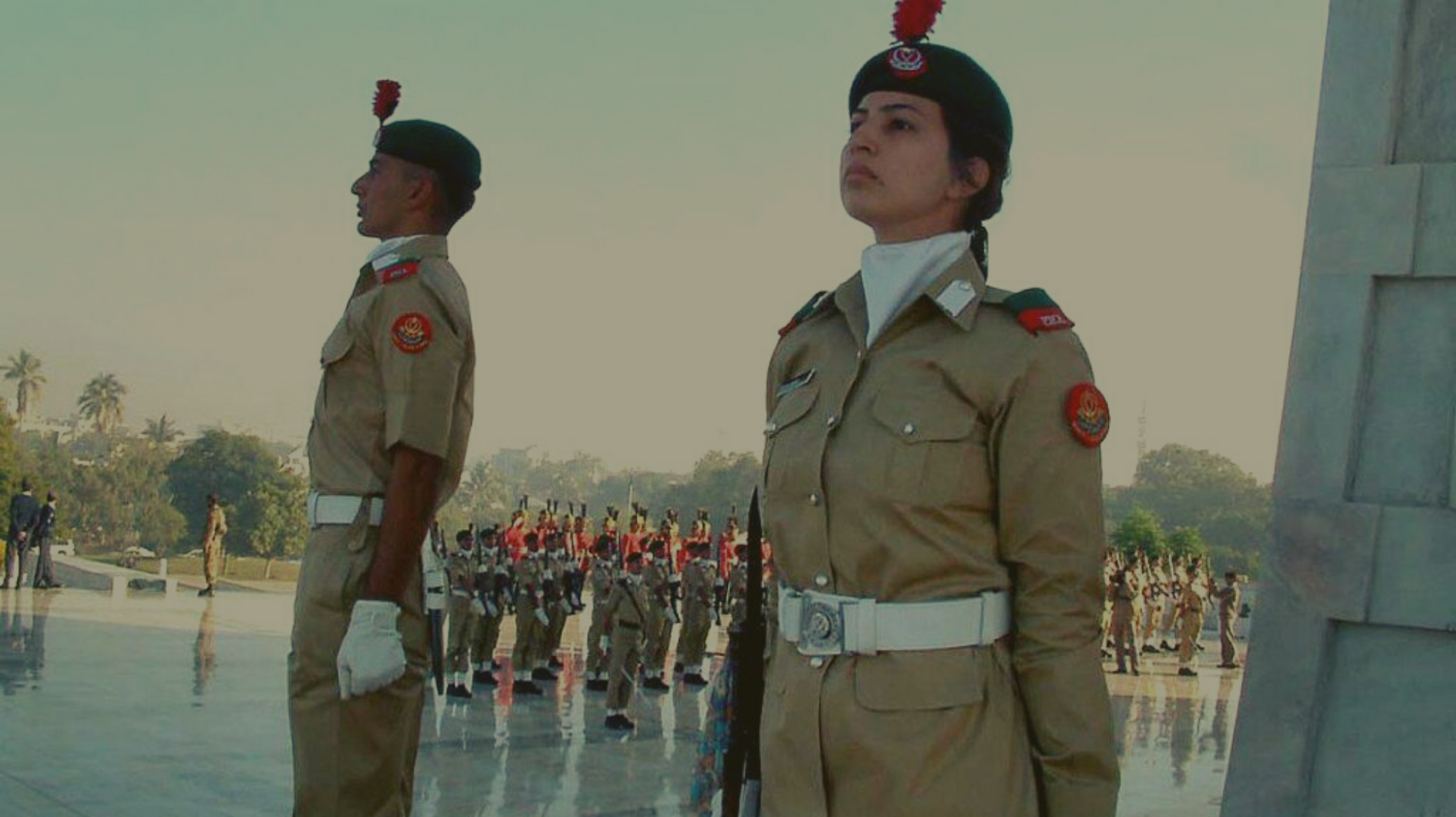 Пошаговое руководство по установке умного стекла в ванной комнате В последние годы появление умного стекла произвело революцию в нашем представлении об окнах в свой черед перегородках насколько в жилых, например вдобавок в коммерческих помещениях.